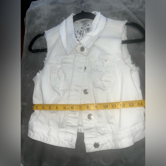 GUESS Denim Jacket In White with beautiful lace back design. New - Picture 4 of 5